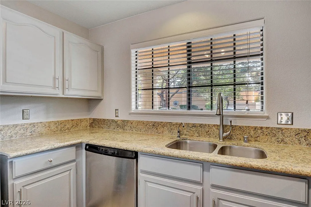 2 bed, 2.0 bath, 1272 sqft, $1,875 — Photo 4