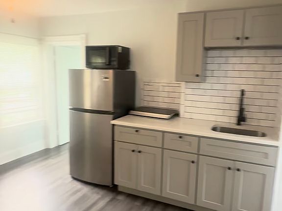 2nd image of 721 S Wellwood Ave APT 2