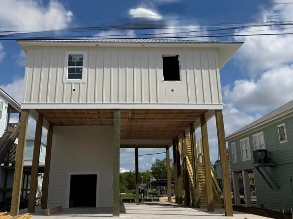 4090 Victoria St, Bay Saint Louis, MS 39520