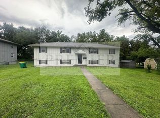 240 W Kump Ave #C, Bonner Springs, KS 66012