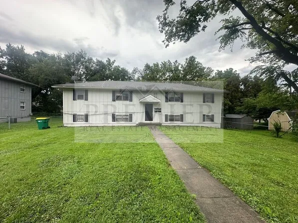 240 W Kump Ave #C, Bonner Springs, KS 66012