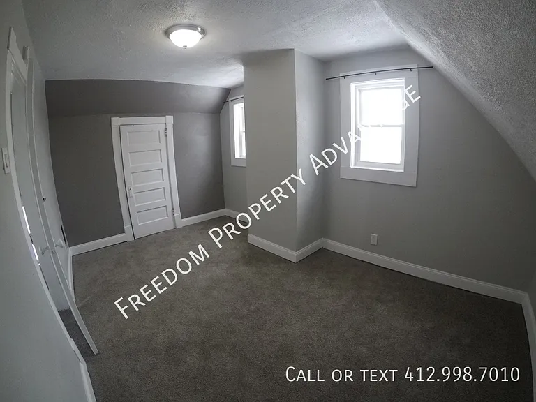 716 Saint Clair Ave — Photo 10