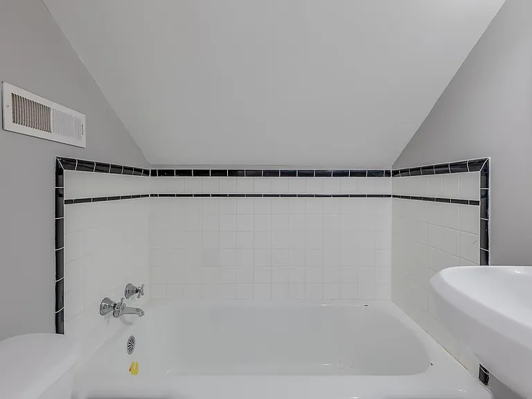 115 Cureton St — Photo 37