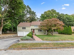 9 Roundy Rd, Lynnfield, MA 01940