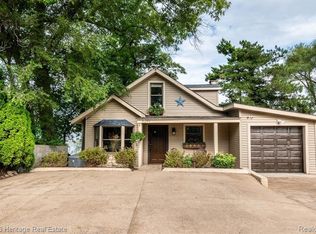 6249 Academy Dr, Brighton, MI 48116