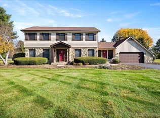 39W955 Deer Run Dr, St Charles, IL 60175