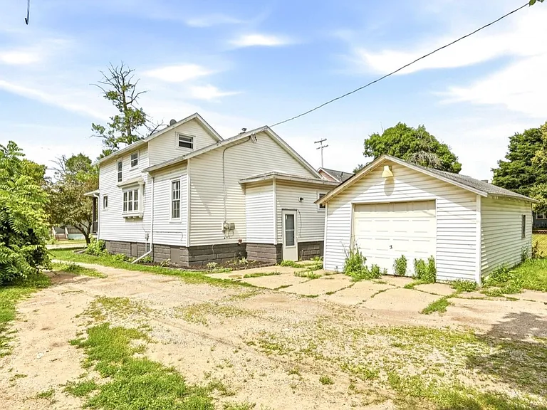 814 Mackinaw St — Photo 13