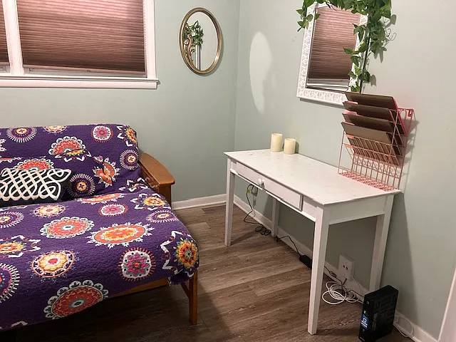 Office/bedroom with futon (double mattress), desk/chair and closet