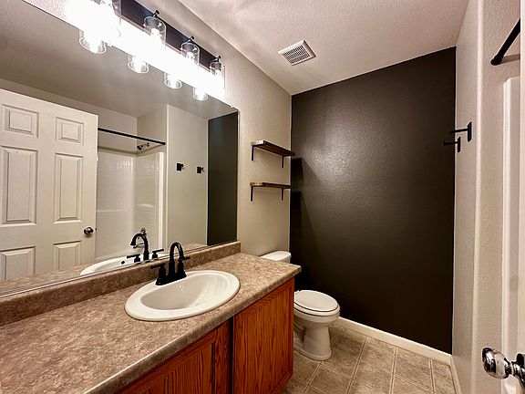 5th image of 15 Collingwood Ln