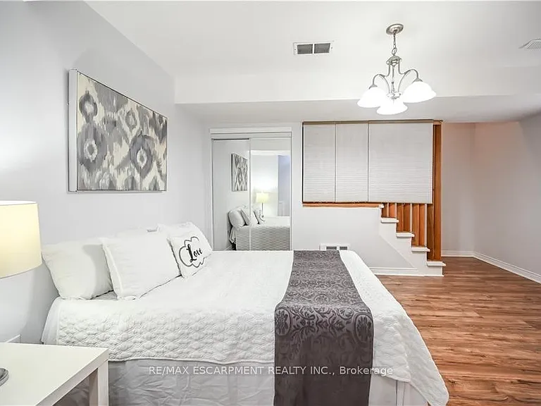 296 Winterberry Dr #LOWER — Photo 15
