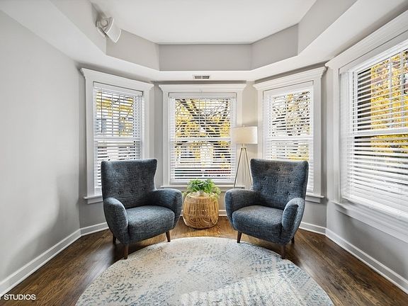 4th image of 4182 N Clarendon Ave #2S