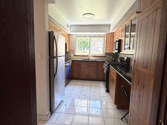 5th image of 31 Buckingham Ln #31