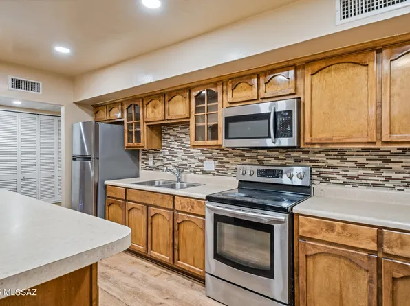 2002 E Pinon Dr, Tucson, AZ 85706