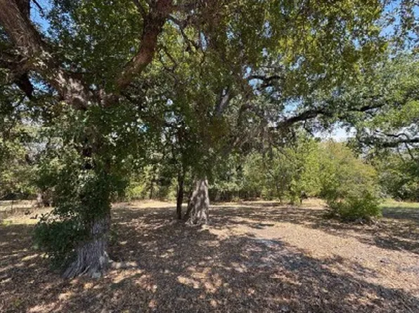 2712 Gillespie St, Greenville, TX 75401