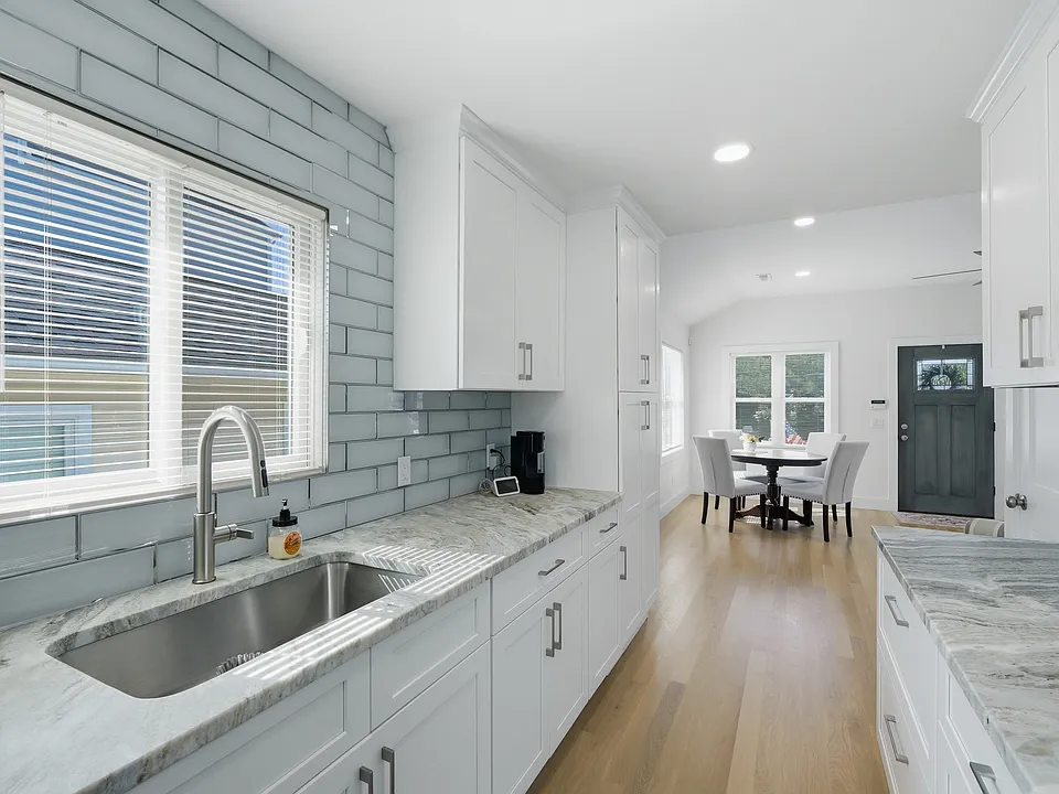 32 Richard St