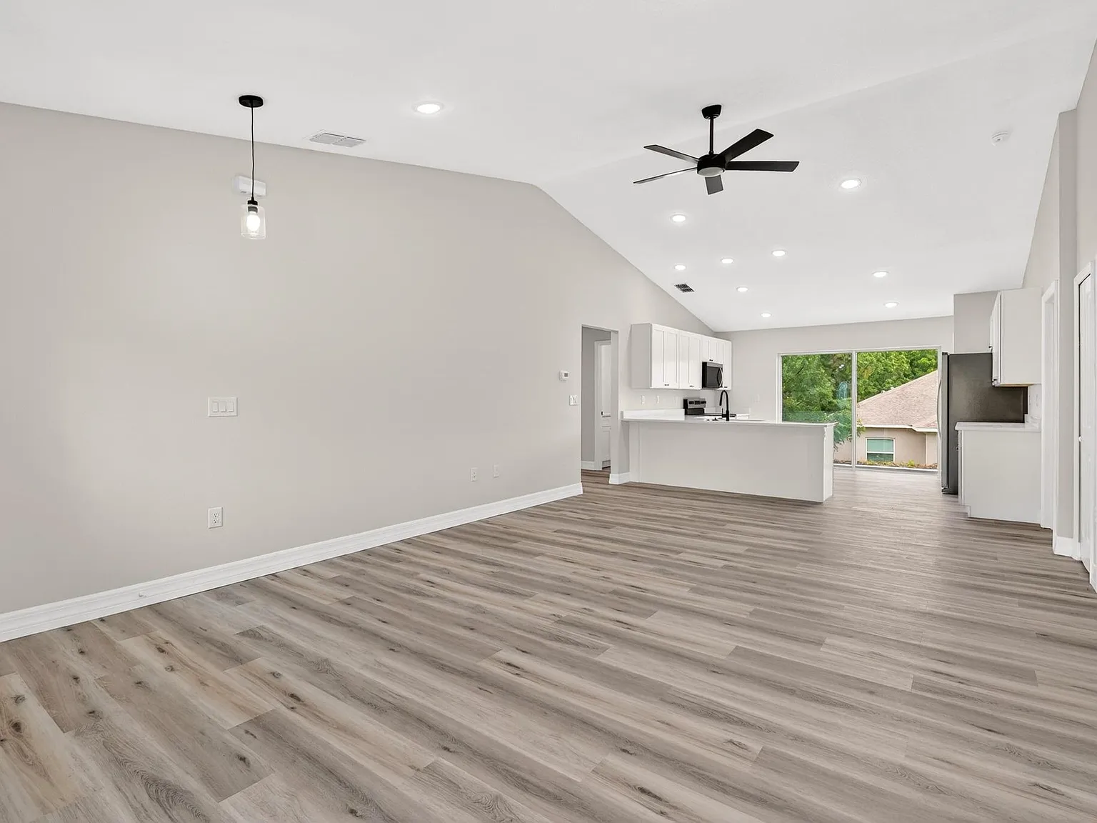 4 bed, 1620 sqft, $2,100 — Photo 3