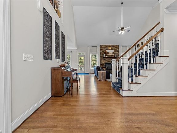 4th image of 121 Oakchester Ct