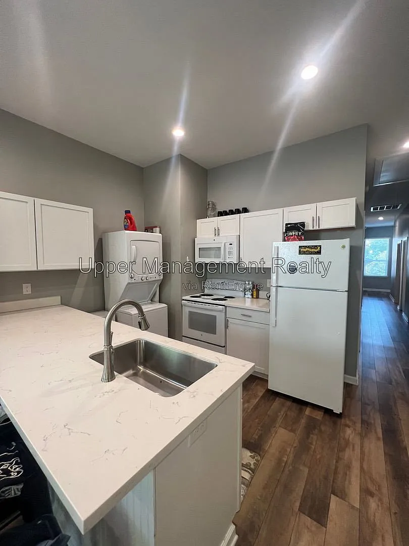 6 bed, 2.0 bath, $6,000 — Photo 3