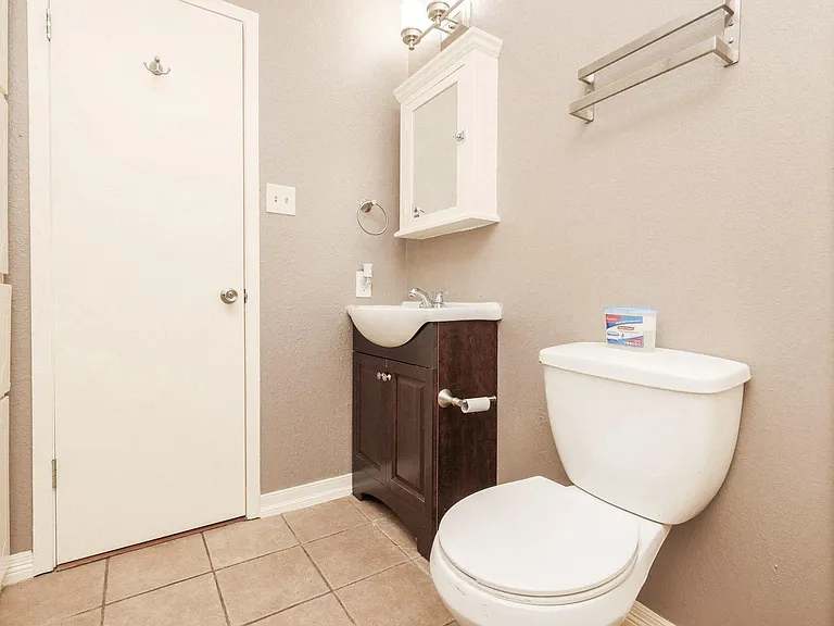 2919 Wentworth St #C — Photo 20