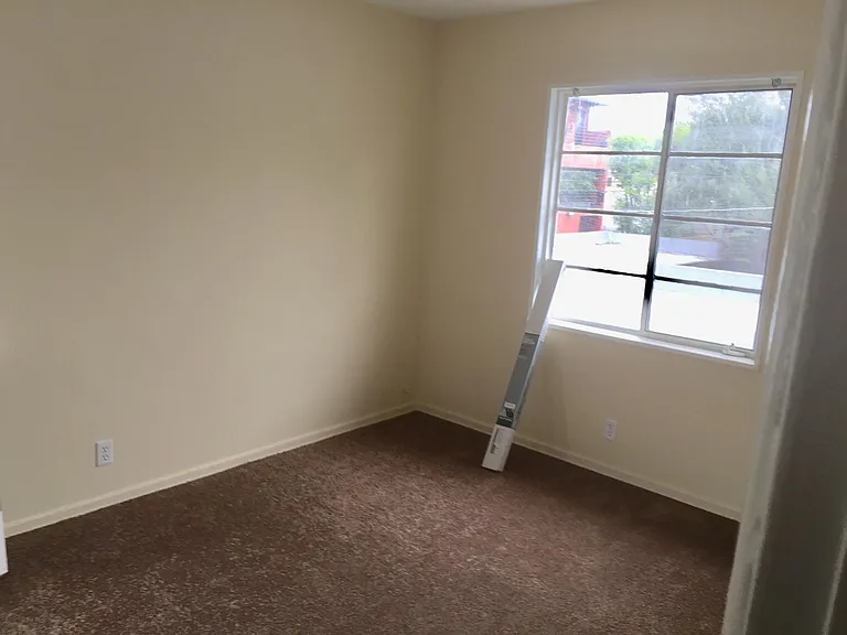 15003 Dickens St — Photo 5