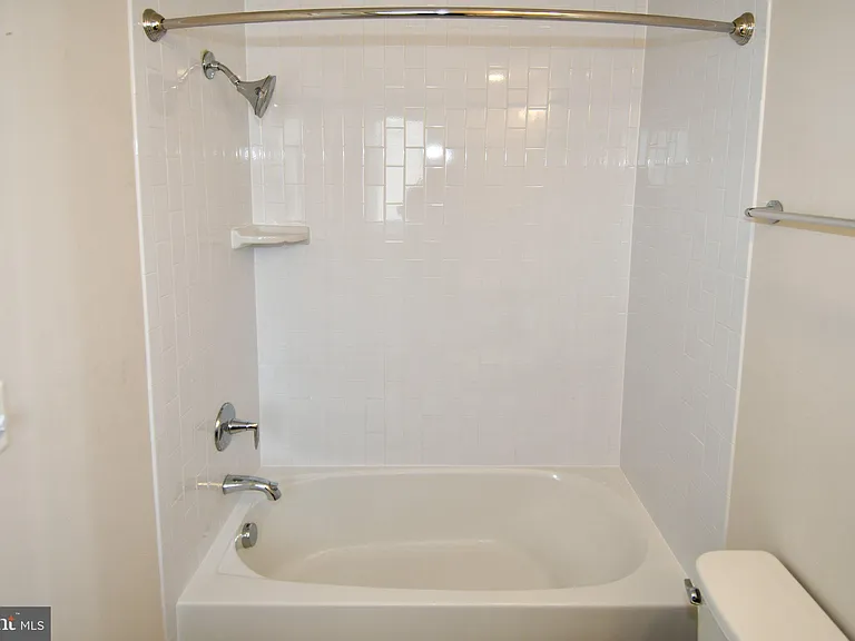 16301 Columbus Ave — Photo 38