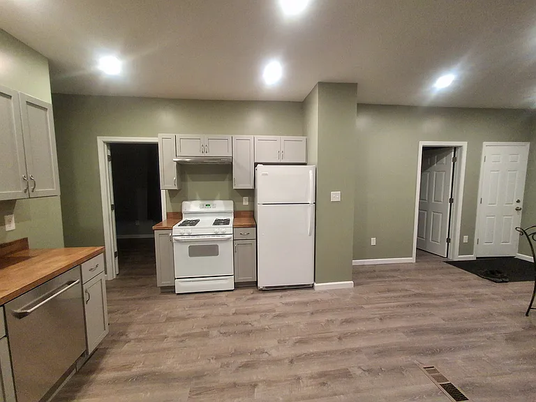123 John St #2 — Photo 9