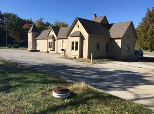 902 S Broadway St, Oak Grove, MO 64075