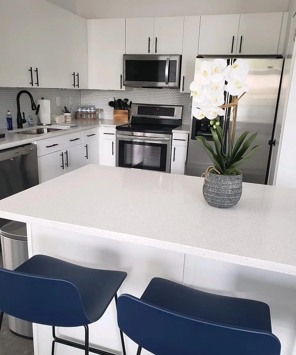560 Dutch Valley Rd NE — Photo 2
