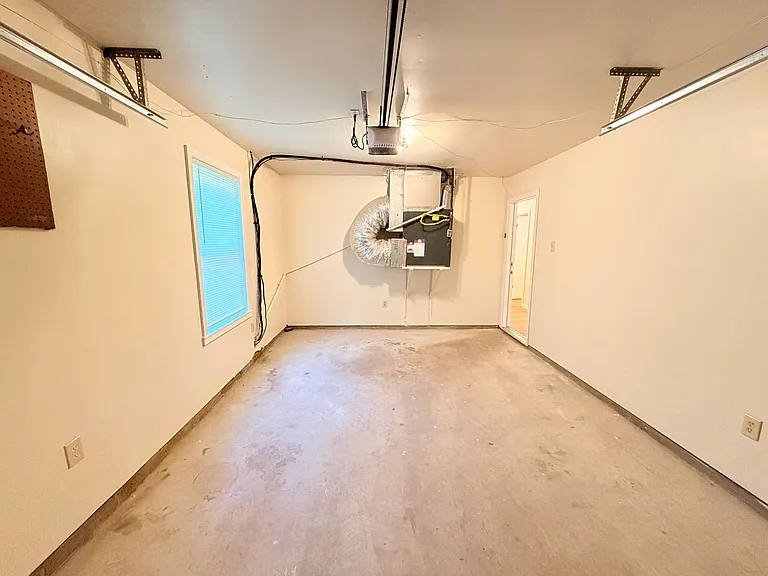 2035 N Graham Ave — Photo 29