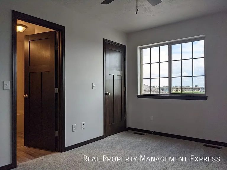 2218 S Ronsiek Ave — Photo 6