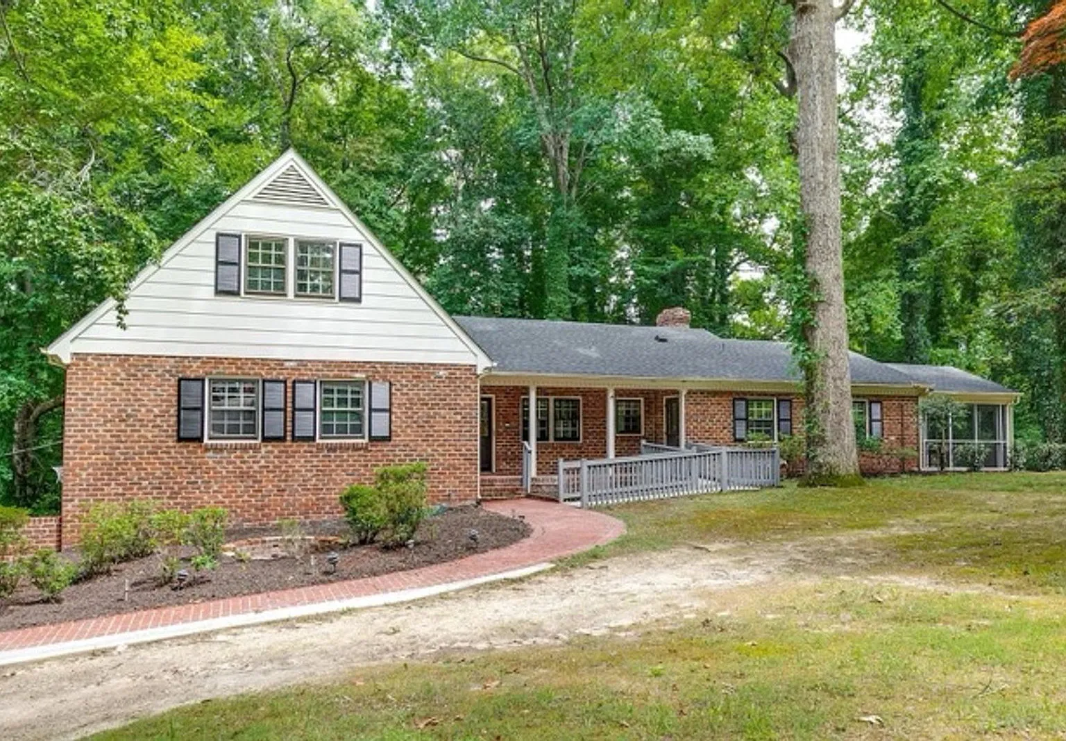 5 bed, 3.5 bath, 3424 sqft, $3,195 — Photo 2