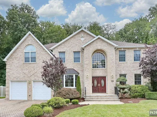 118 Longview Dr, Emerson, NJ 07630