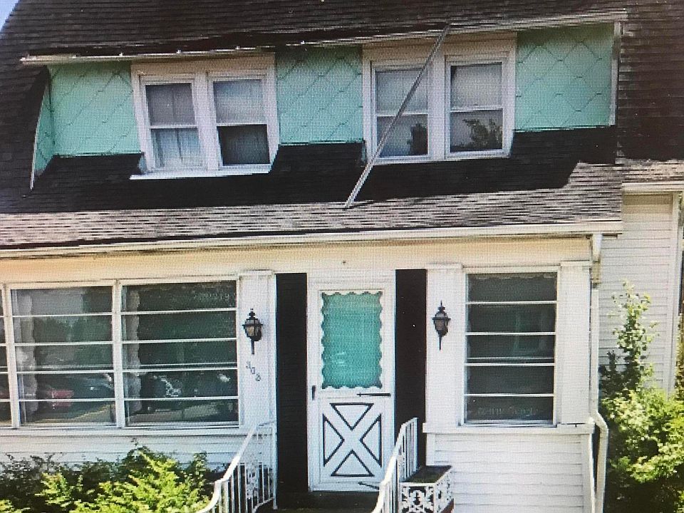 1st image of 303 W Monroe St