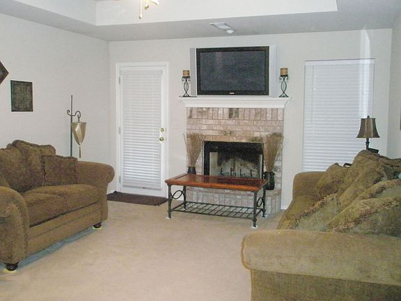 GREAT ENTERTAINING ROOM!