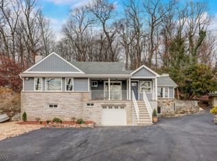 41 W Glen Rd, Denville, NJ 07834