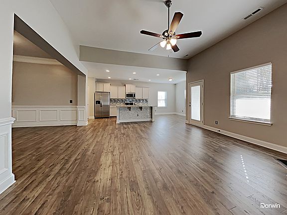 5th image of 826 Accent Ave SE
