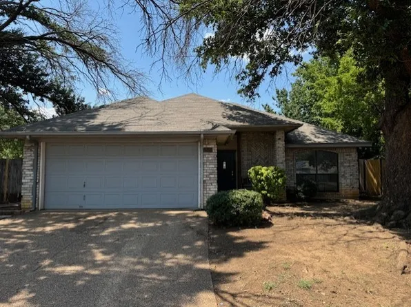 2520 Laurel Hill Ln, Fort Worth, TX 76133