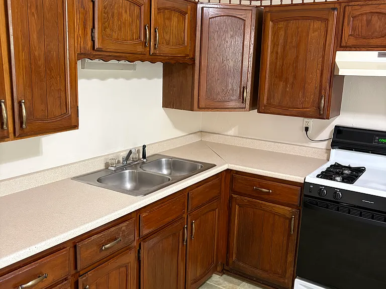 1204 S Noyes Blvd — Photo 2