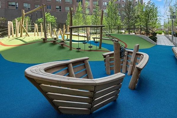 Rented by Extell Marketing Group LLC | media 63