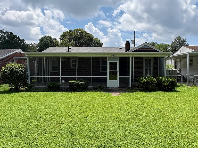 208 Hargrave Ave — Photo 18