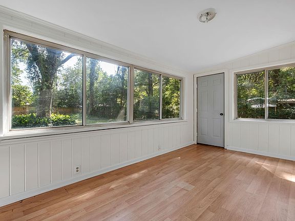 4th image of 217 Sinclair Rd