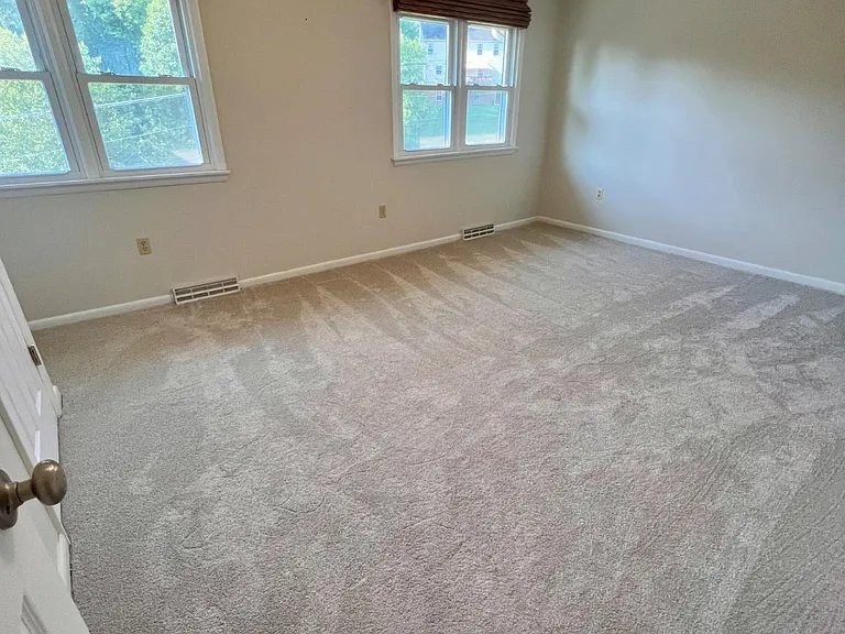 41704 Courthouse Dr — Photo 11