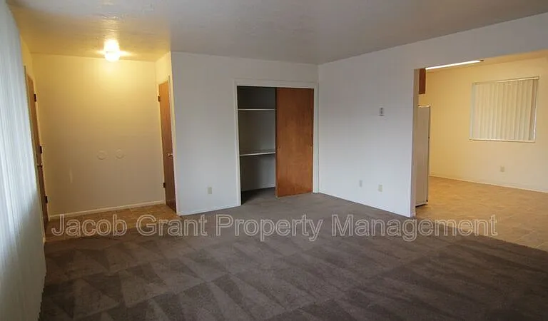 2136 Saint Clair Rd — Photo 2