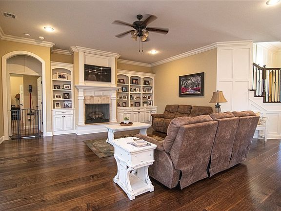 3rd image of 2608 W Murfield Dr