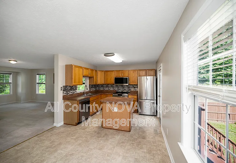610 Kensington Dr — Photo 20