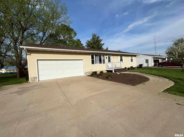 12 Robinwood Dr, Rushville, IL 62681