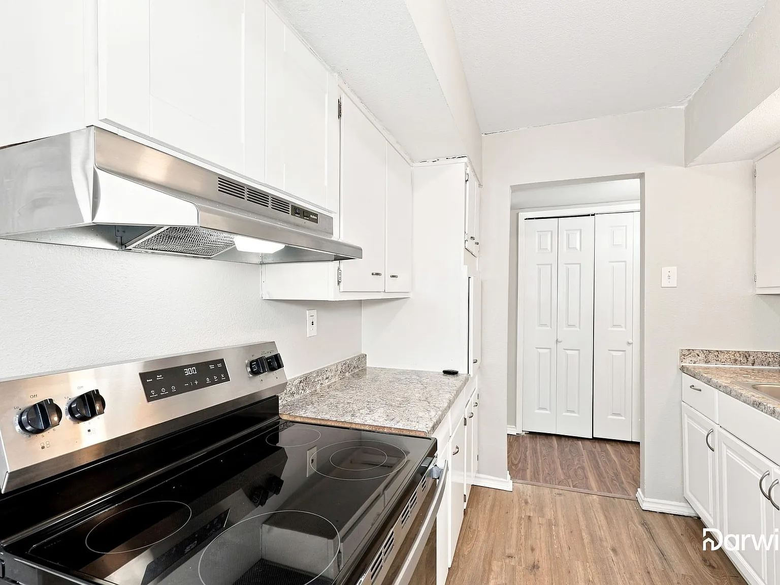 4 bed, 1.5 bath, 1378 sqft, $1,925 — Photo 3