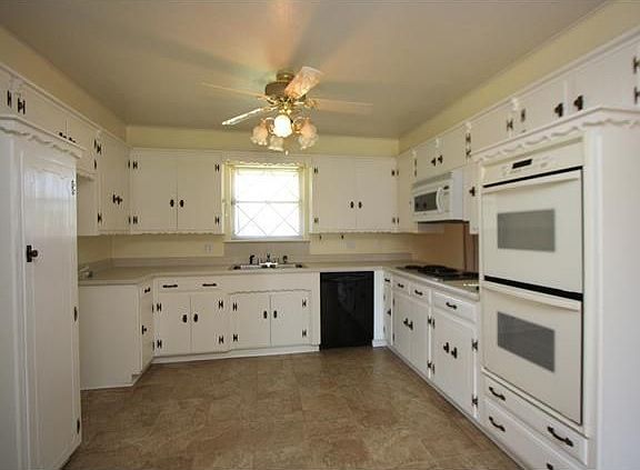 3rd image of 701 SW 41st St