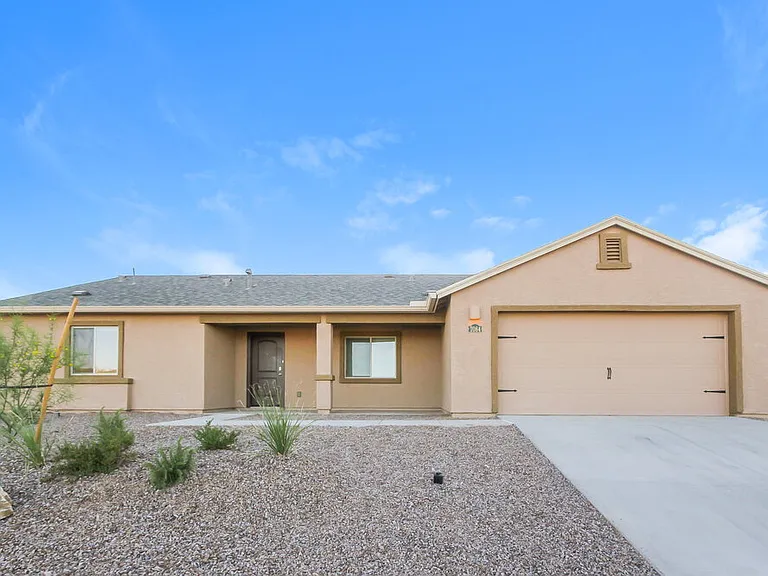 7084 S Victor Dr — Photo 1