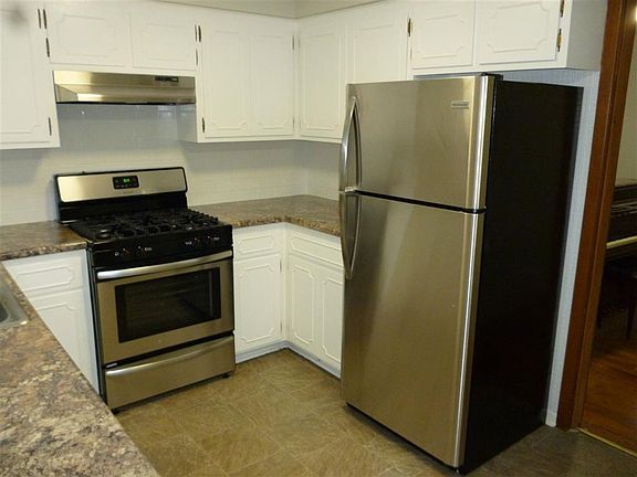 3rd image of 2618 Skokie Dr